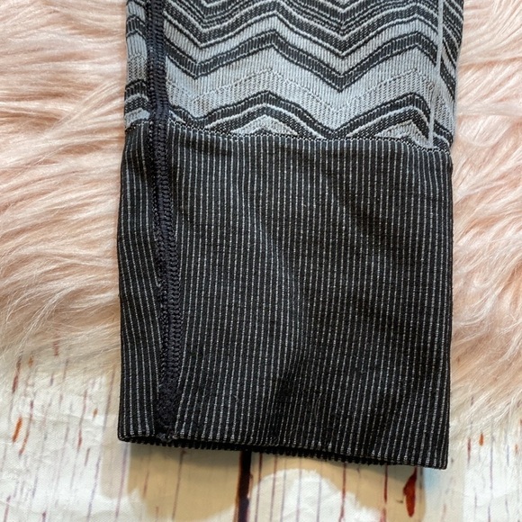 Lululemon Ebb to Street Gray Chevron Seamless Leggings sz 4 - Picture 10 of 13